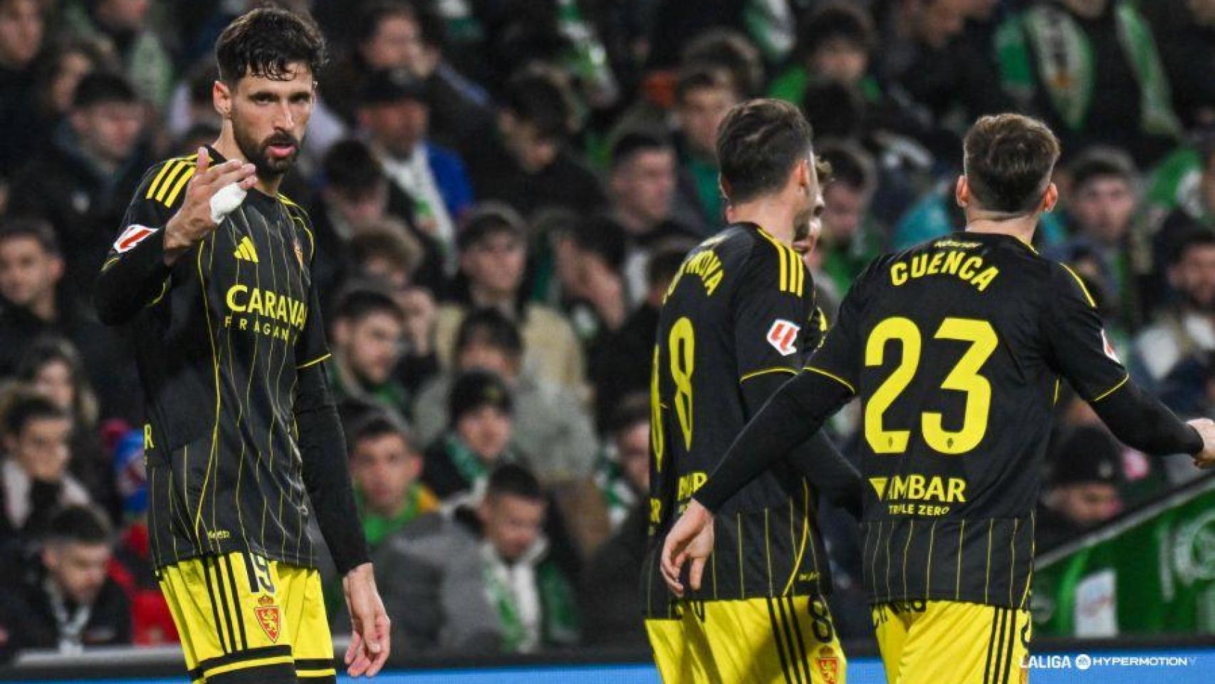 Kenan Kodro celebra uno de los goles del Real Zaragoza en El Sardinero