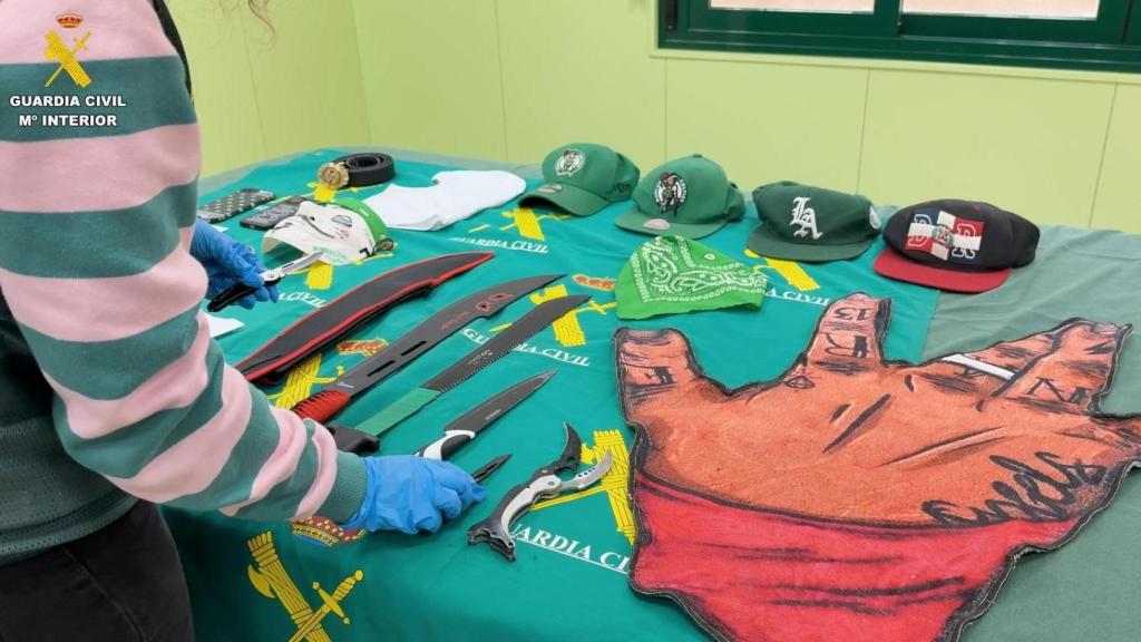 Hay 17 personas investigadas y detenidas, entre ellos varios menores, por delitos de amenazas, lesiones, robos con violencia, extorsión y pertenencia a organización criminal.