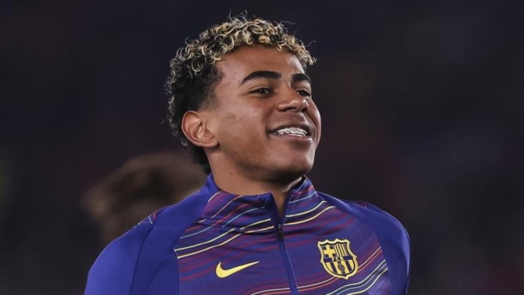 Lamine Yamal, durante un calentamiento con el FC Barcelona