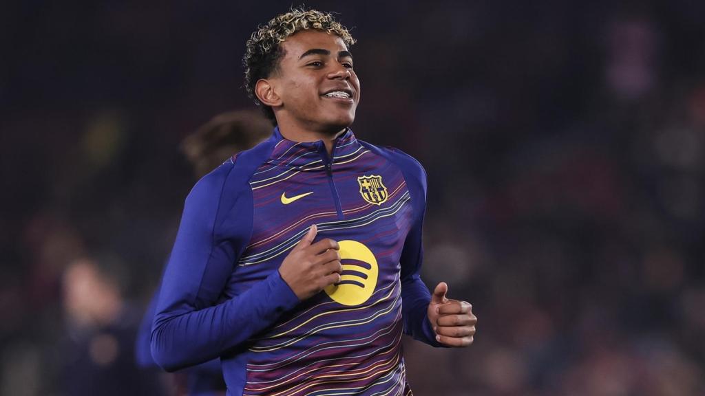 Lamine Yamal, durante un calentamiento con el FC Barcelona