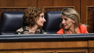 María Jesús Montero y Yolanda Díaz, en el Congreso.