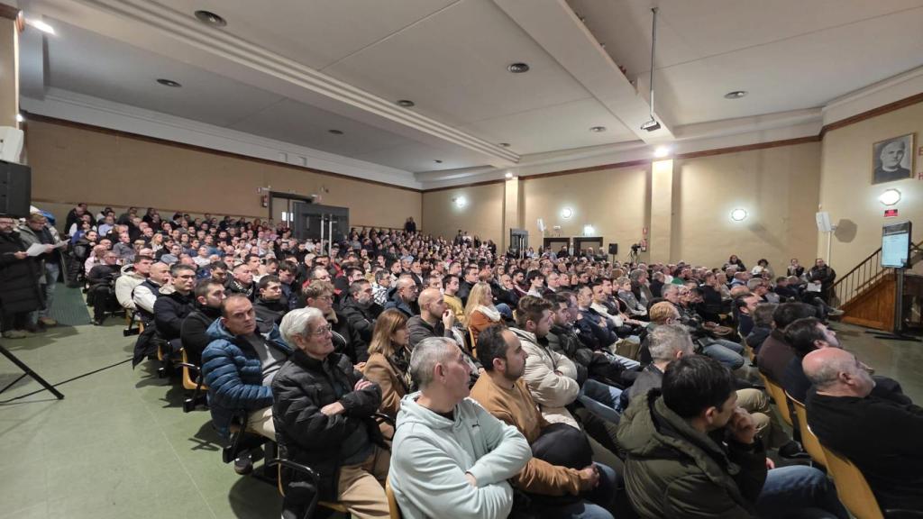 La Cofradía de Jesús Nazareno de Zamora suspende por seguridad la asamblea tras desbordarse el aforo