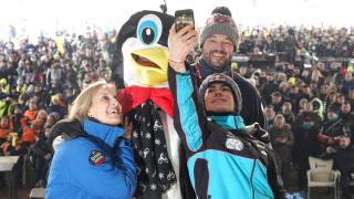 El piloto David Alonso y el responsable comercial de Estrella Galicia Castilla y León Alfonso Prego, Pingüinos de Oro de