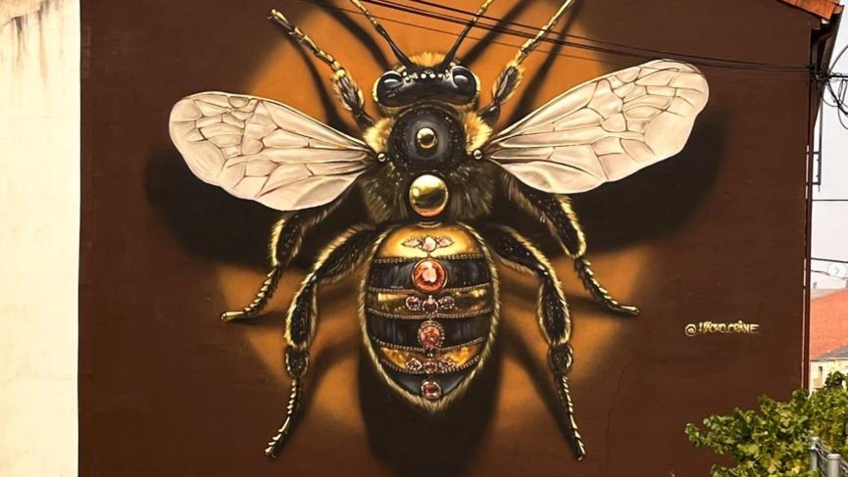 Mural La Abeja de Häcko Crâne en La Bañeza