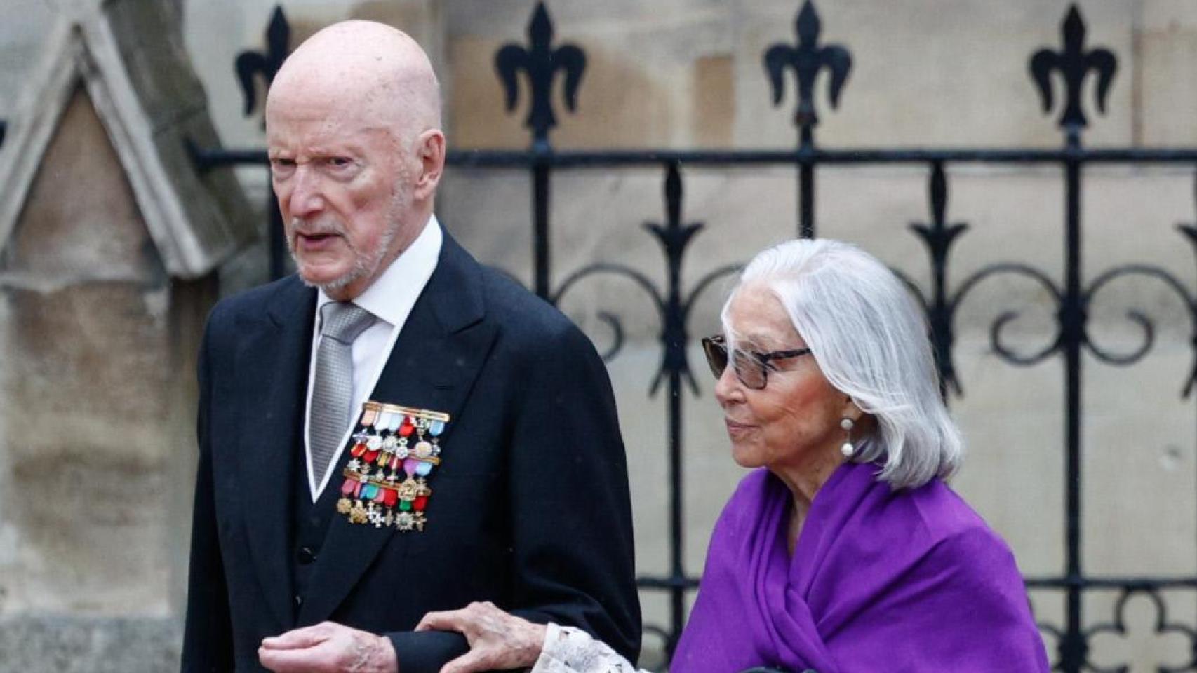 Simeón de Bulgaria, con su esposa, Margarita Gómez-Acebo, en la ceremonia de coronación de Carlos III, el 6 de mayo de 2023.