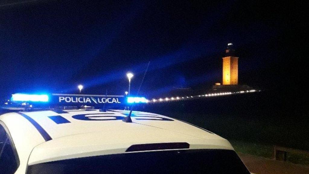Un coche de la Policía Local en A Coruña