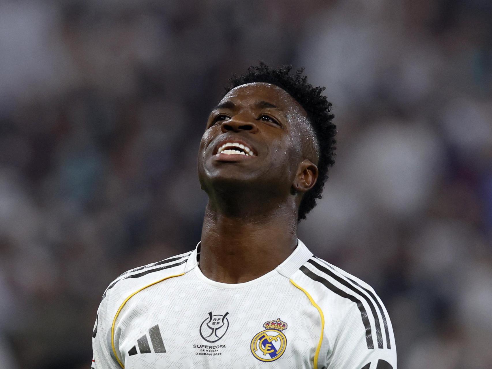 Vinicius se lamenta tras fallar una ocasión contra el Barça.