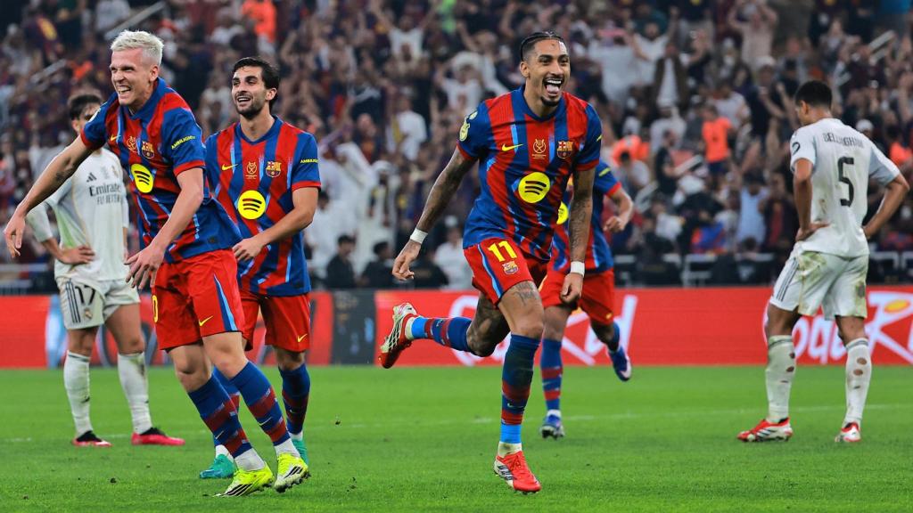 Raphinha celebra el gol de la victoria ante el Real Madrid en la final de la Supercopa de España.