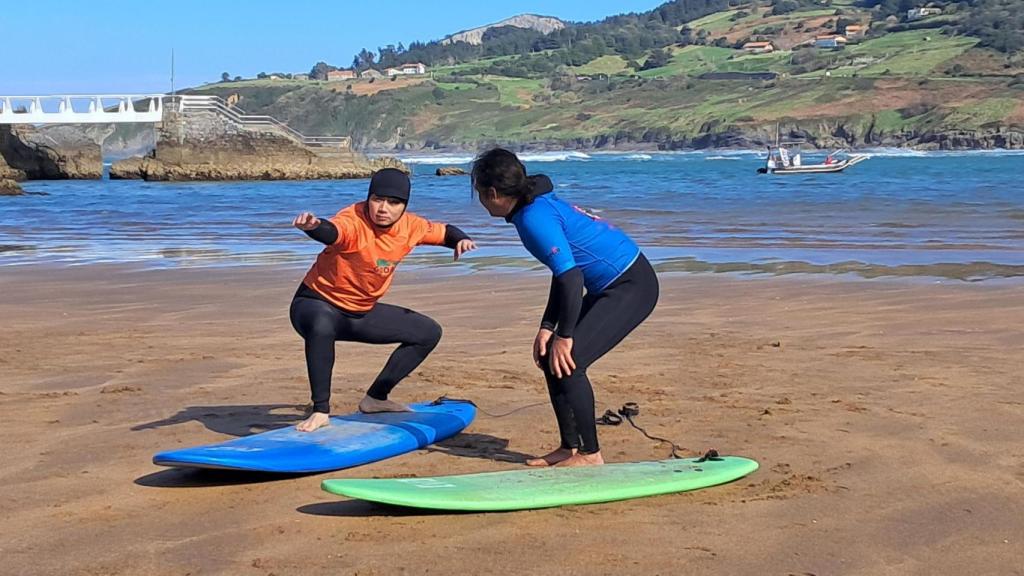 Hu Zhao en la grabación del programa dedicado a Urdaibai.