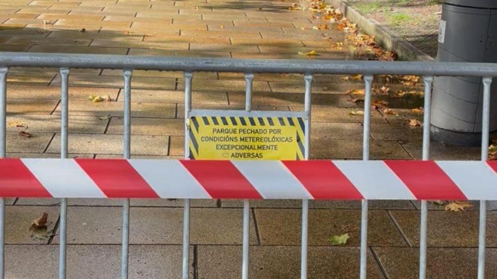 Santiago de Compostela cierra parques por la alerta amarilla por vientos