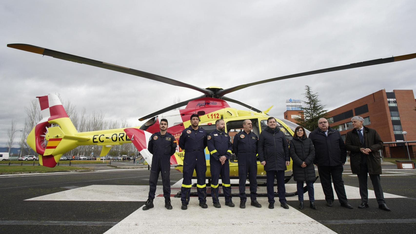 El presidente de la Junta de Castilla y León, Alfonso Fernández Mañueco, durante la presentación de las mejoras en transporte de emergencias sanitarias, en el municipio berciano de Ponferrada, este lunes