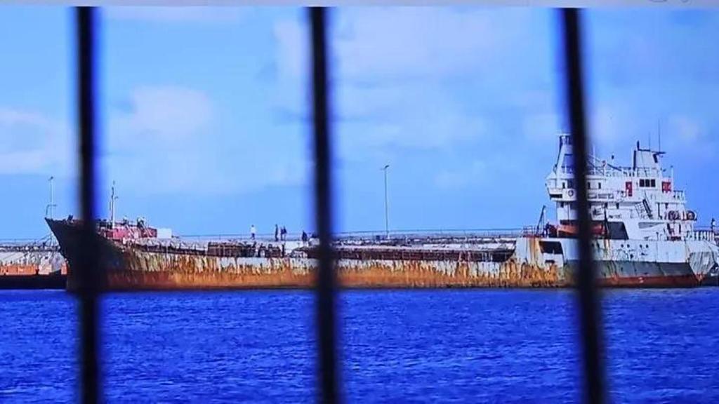 El buque, atracado durante la tarde de este domingo en la dársena de Santa Cruz de Tenerife.