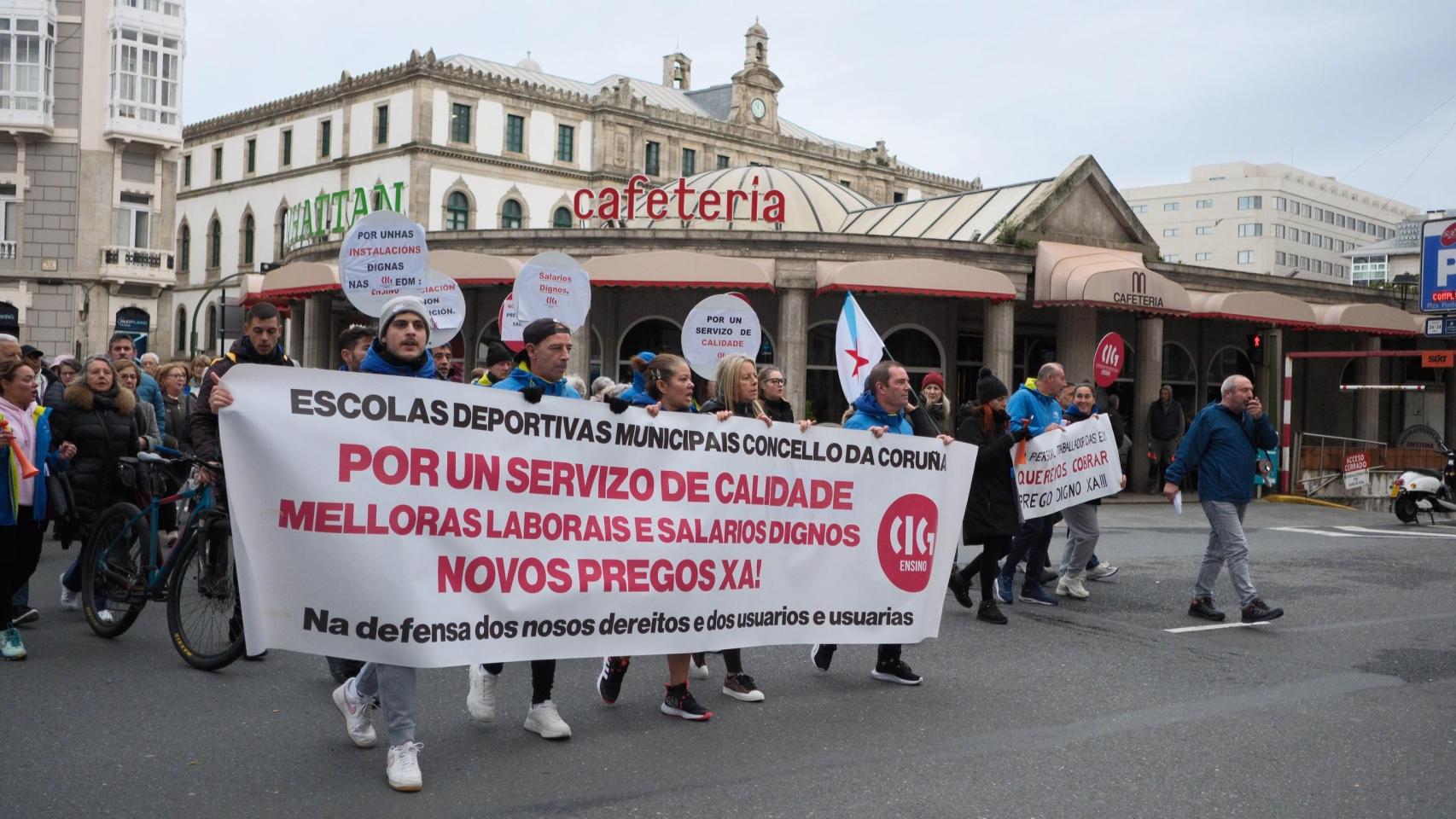 Manifestación del personal de las Escuelas Deportivas Municipales de A Coruña este 12 de enero.
