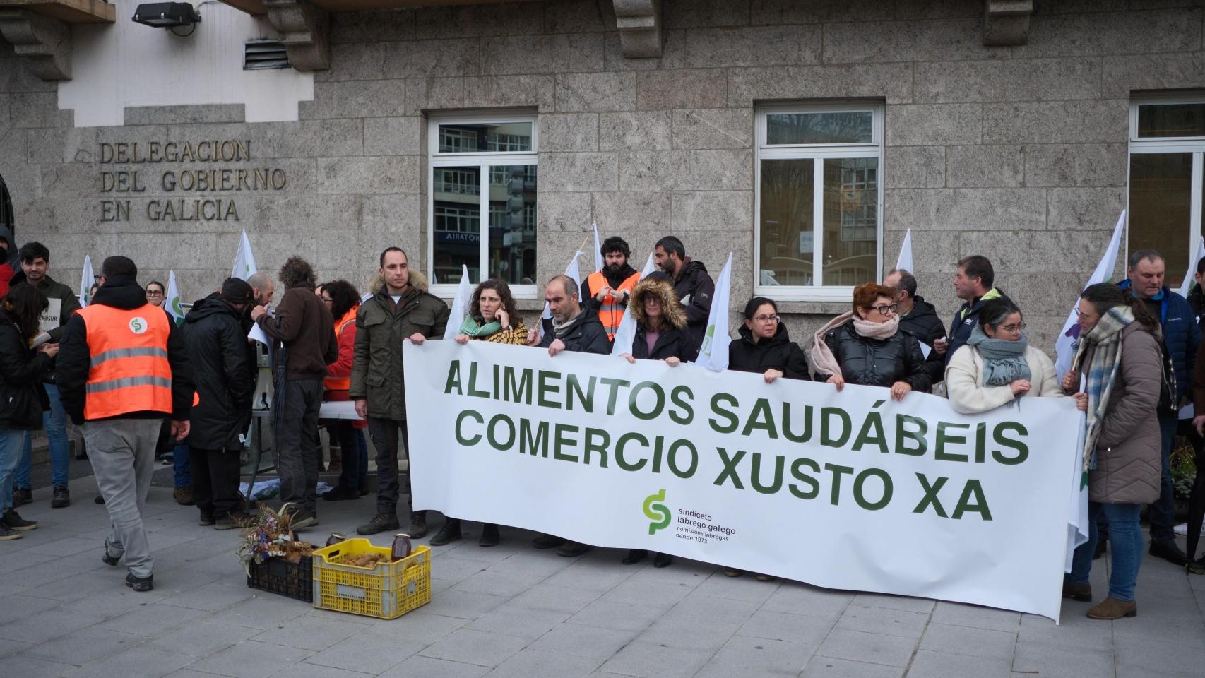 Ganaderos gallegos se concentran en A Coruña contra el acuerdo UE-Mercosur: É fraudulento