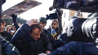 José Manuel Cuenca, en el momento de la agresión. Rober Solsona / EP