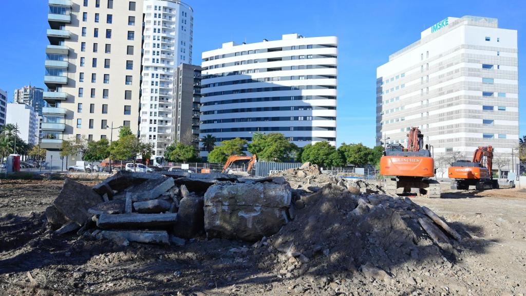 Las obras en el primer edificio intergeneracional de Valencia, en La Punta. EE