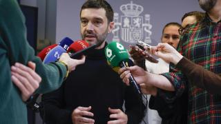 El ministro de Derechos Sociales, Consumo y Agenda 2030, Pablo Bustinduy, durante las declaraciones que ha realizado este lunes en la sede del Ministerio.