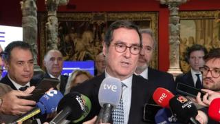 Antonio Garamendi, atendiendo a medios de comunicación en Zaragoza