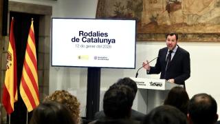 El ministro de Transporte, Óscar Puente, preside la firma entre socios de la nueva empresa mixta que gestionará los servicios de Rodalies en Catalunya.