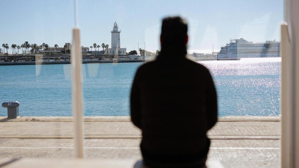 Fran observa la Farola.