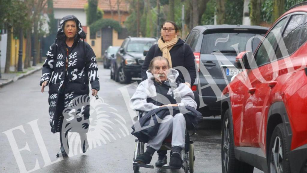 Lydia Lozano junto a su marido Charly en Madrid.