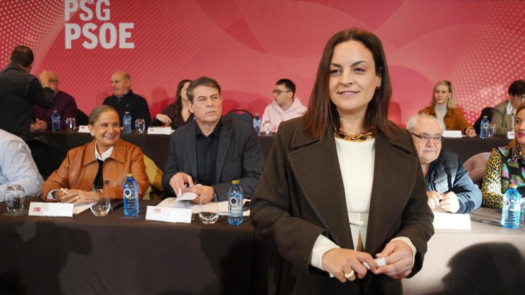 El secretario general del PSdeG y portavoz del Grupo Socialista en el Parlamento de Galicia, José Ramón Gómez Besteiro y la presidenta de la Diputación de Lugo, Carmela López, durante la reunión del Comité Nacional del Partido Socialista.