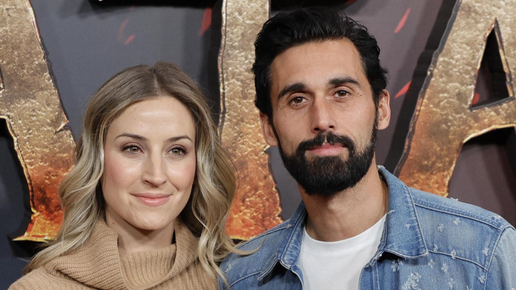 Álvaro Arbeloa, junto a su mujer, Carlota Ruiz, en un evento celebrado en Madrid en diciembre de 2025.