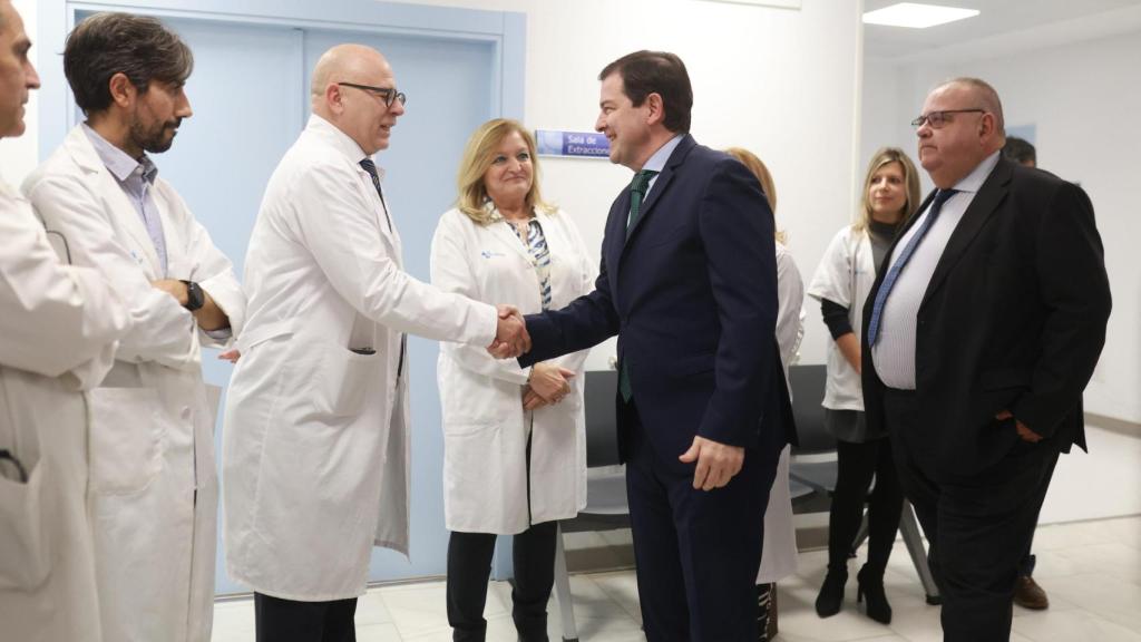 Visita del presidente de la Junta de Castilla y León al centro de salud de Alcañices