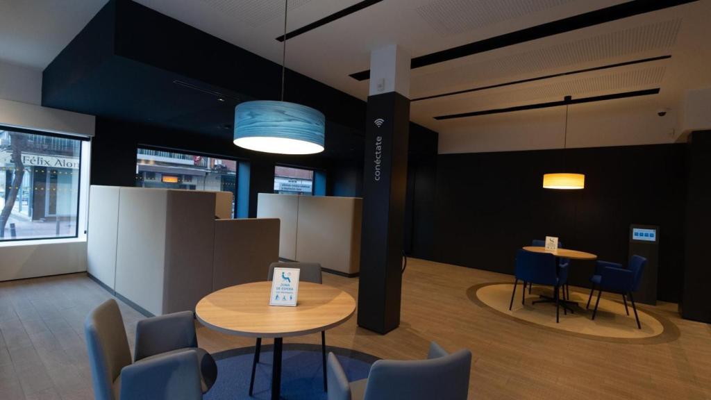 Apertura de la nueva oficina de CaixaBank en Toledo.