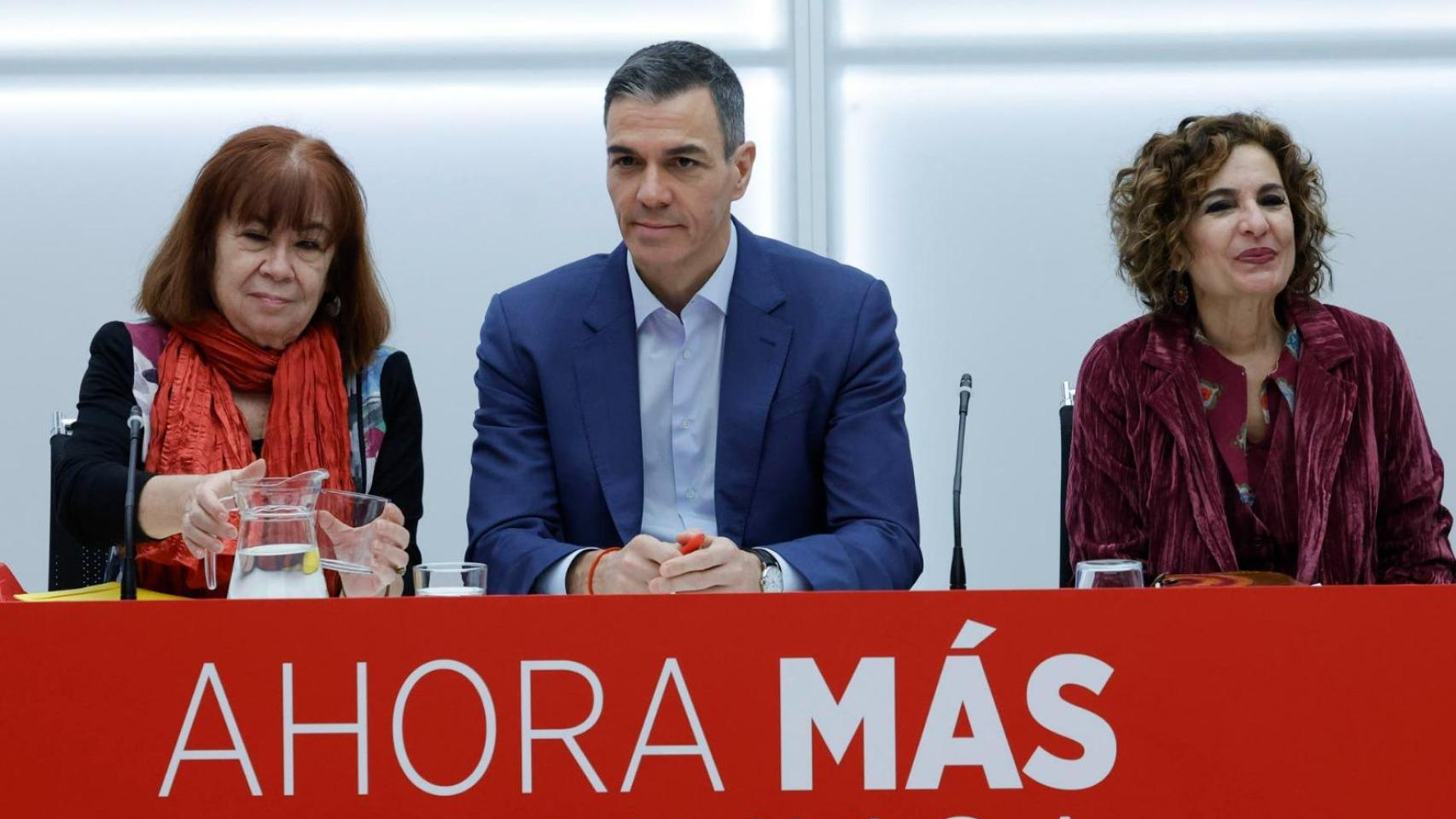 Cristina Narbona, Pedro Sánchez y María Jesús Montero, este lunes en la reunión de la Comisión Ejecutiva Federal, en Ferraz.