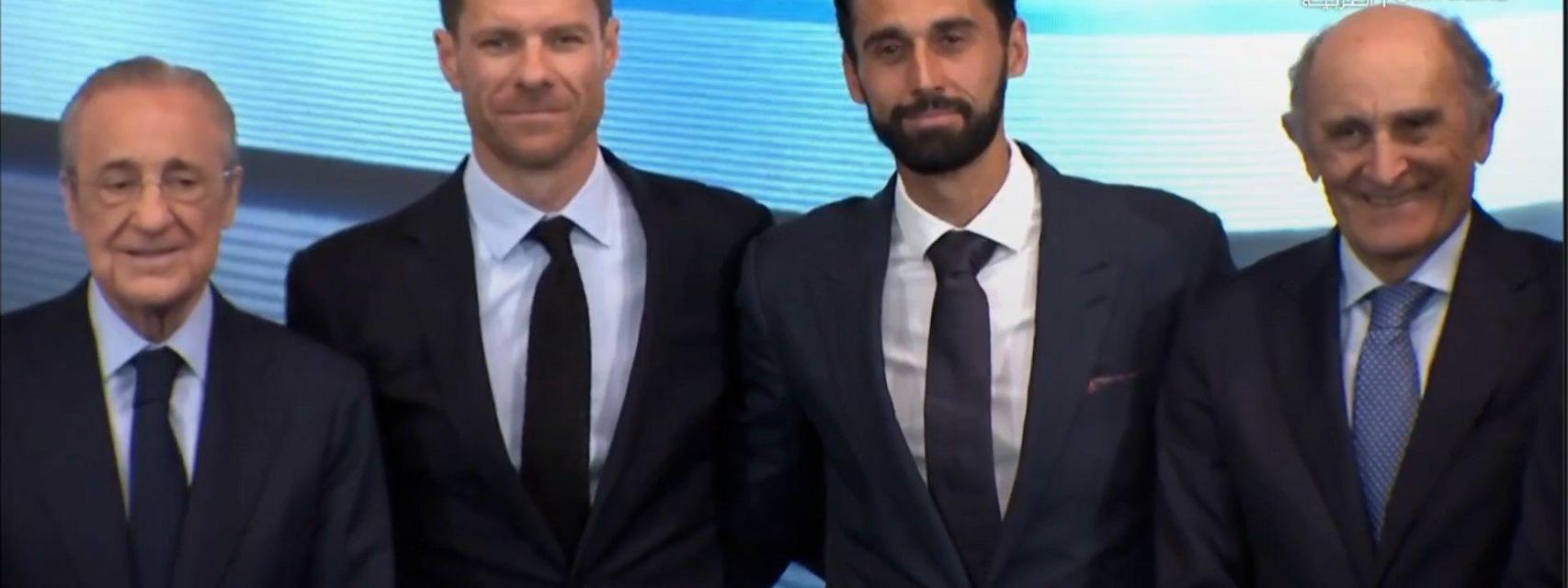 Xabi Alonso junto a Álvaro Arbeloa.