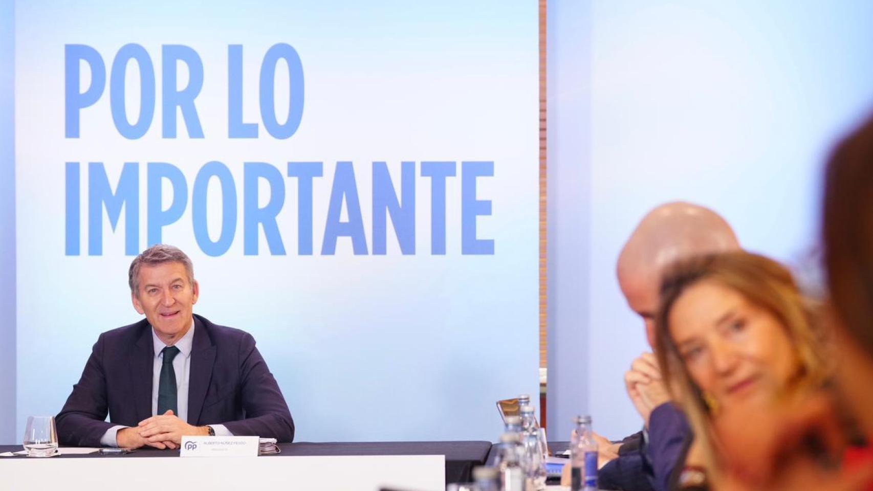 Alberto Núñez Feijóo preside la reunión del Comité de Dirección del PP en Barcelona.