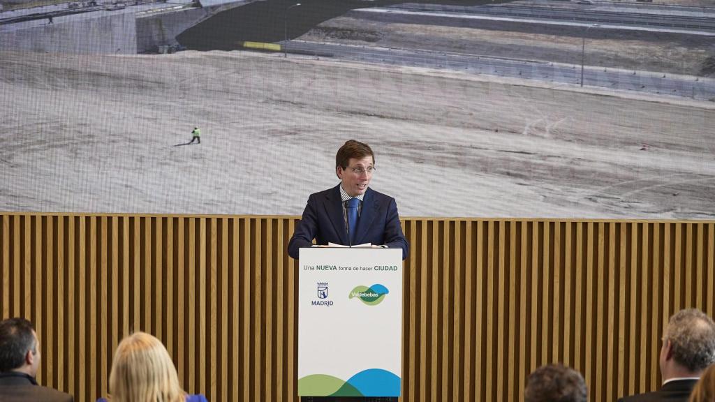 El alcalde de Madrid, José Luis Martínez-Almeida, participa en un encuentro informativo sobre el fin de las obras en Valdebebas este lunes.