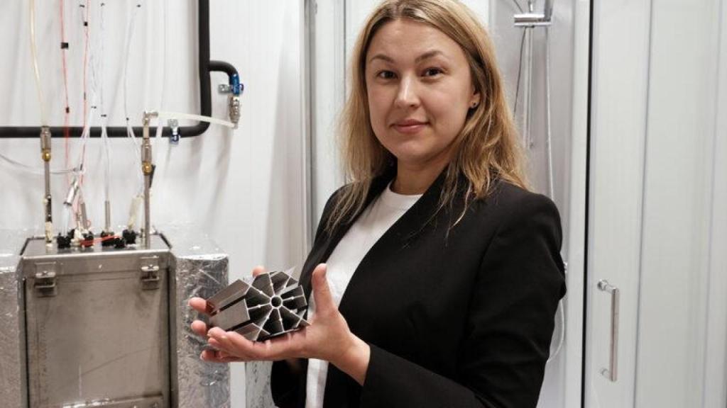 Galina Simonsen con las aletas de refrigeración