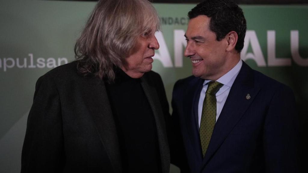 El cantante José Mercé y el presidente de la Junta de Andalucía, Juanma Moreno.