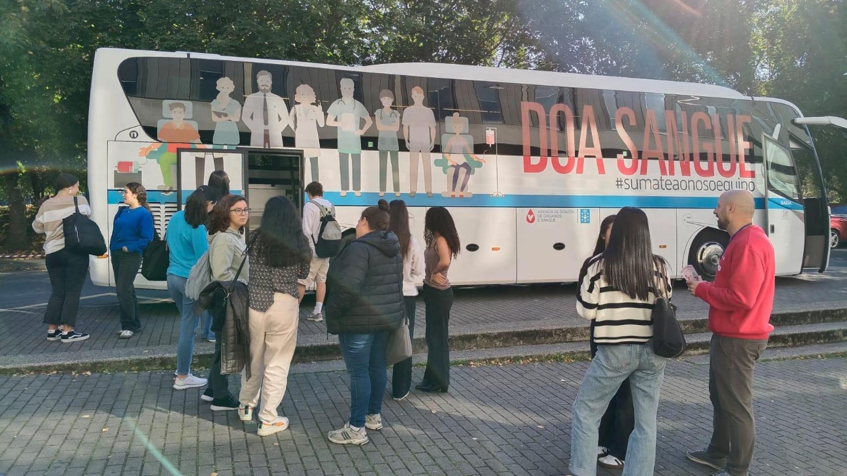 Campaña de donación de sangre en centros educativos.