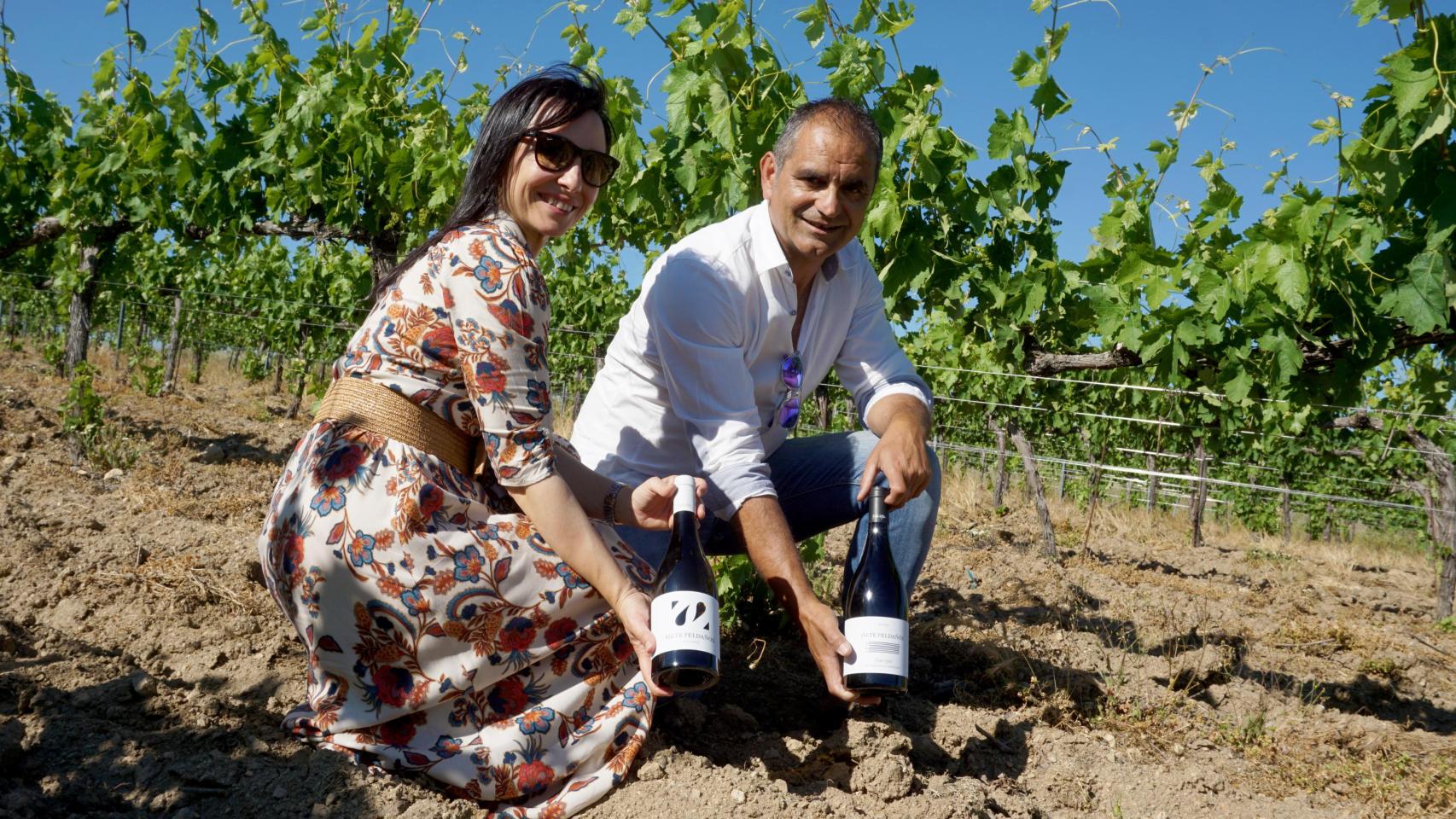 José Luis Pascual y Sonia Fernández, en sus viñedos