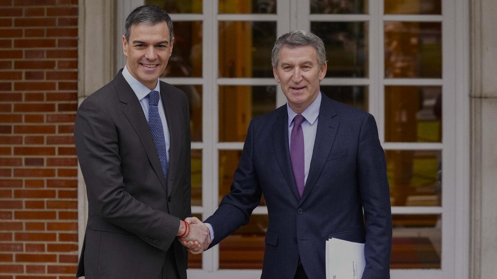 Imagen del último encuentro entre Sánchez y Feijóo en la Moncloa, el 13 de marzo de 2025.