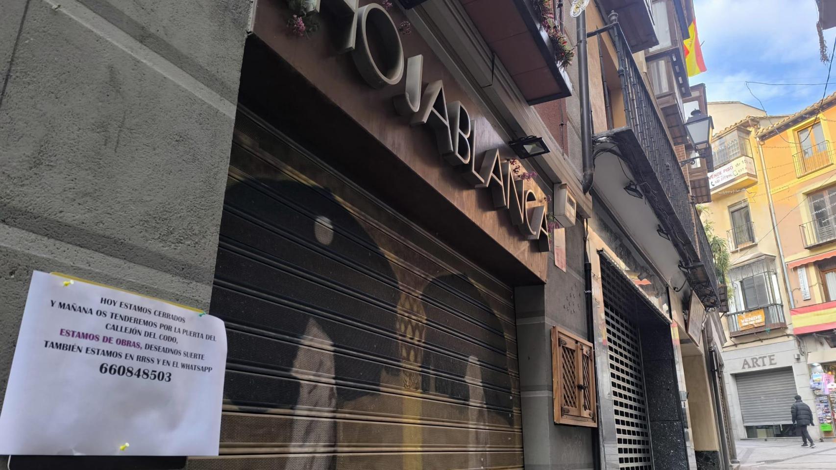 El local se encuentra en la calle Martín Gamero, junto a las Cuatro Calles, y es uno de los establecimientos históricos del barrio.