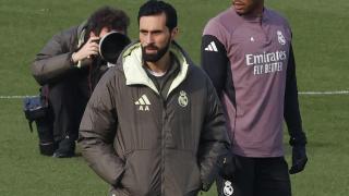 Álvaro Arbeloa, con Alaba detrás, en el entrenamiento del Real Madrid