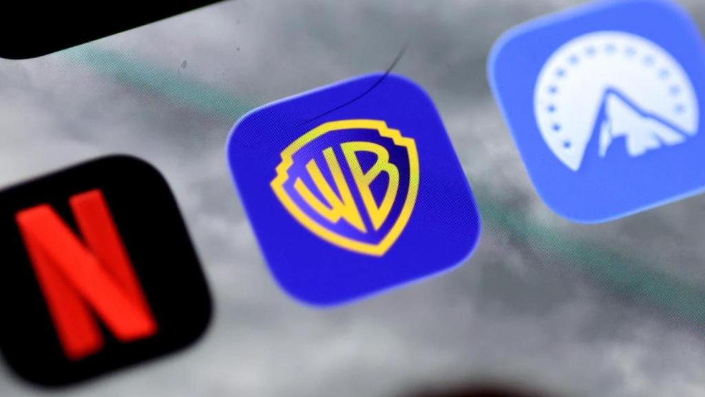 Logos de Netflix, Warner Bros y Paramount en diferentes aplicaciones de un 'smartphone'.