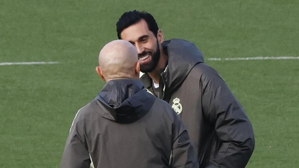 Arbeloa charla con Pintus en el entrenamiento del Real Madrid
