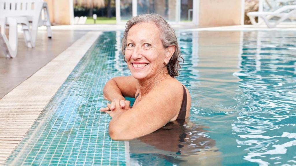 Una mujer en un balneario