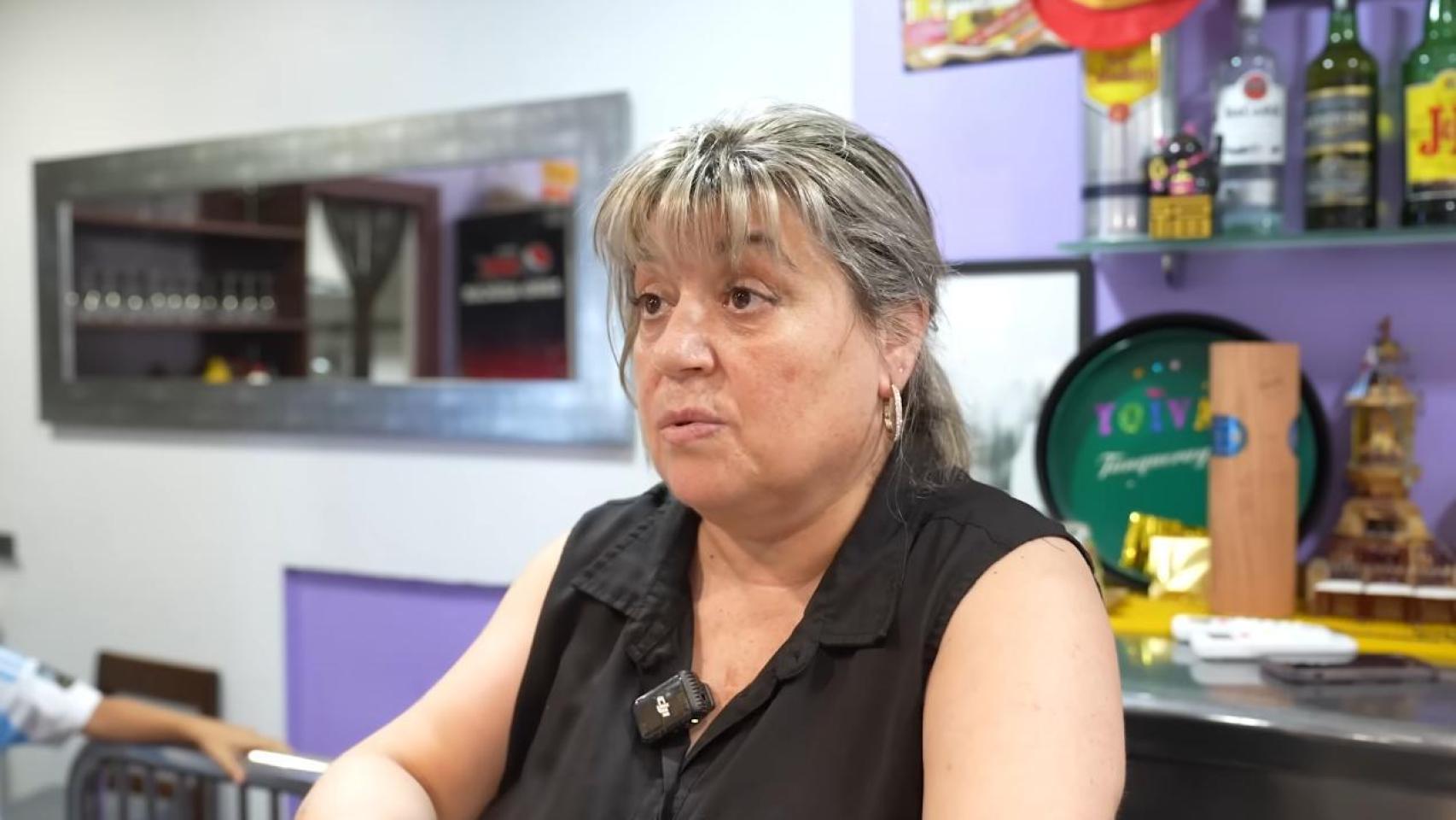 Silvia, dueña de un bar, en el vídeo de Eric Ponce.