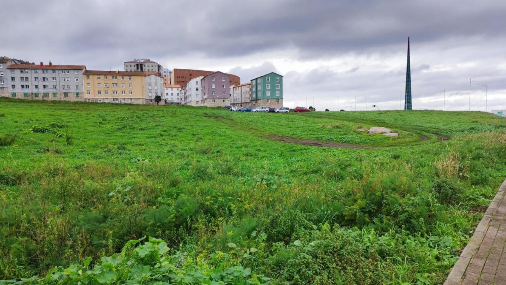 Vista parcial de los terrenos de As Percebeiras en Labañou junto al Millennium de A Coruña.