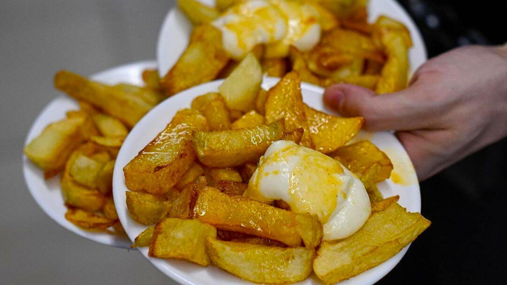 105 años de historia y las mejores bravas de España por menos de 4 euros : El pueblo 'oculto' donde se come bien y barato