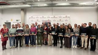 Foto de familia de la entrega de premios del 'X Concurso de Escaparates y Fotografía de Navidad Pueblos de Valladolid'