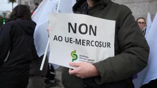 Concentración del Sindicato Labrego Galego contra el acuerdo UE-Mercosur de Bruselas en A Coruña.