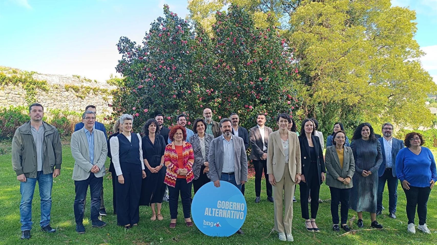 La portavoz nacional del BNG, Ana Pontón, junto a los integrantes del grupo parlamentario.
