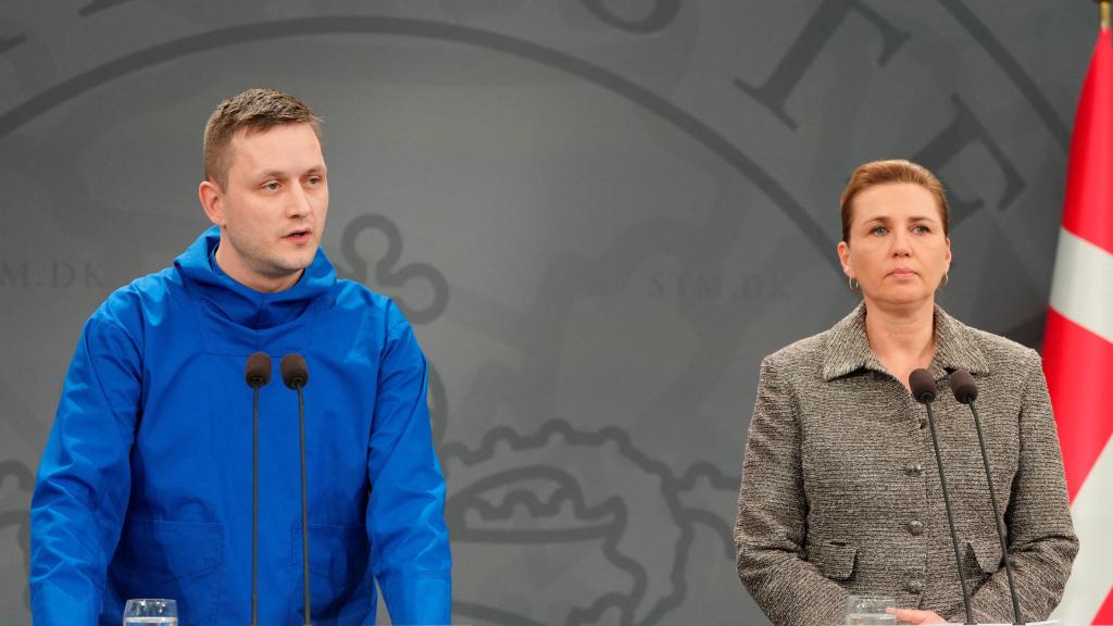 El presidente del Naalakkersuisut, el primer ministro de Groenlandia , Jens-Frederik Nielsen, y la primera ministra de Dinamarca, Mette Frederiksen, durante una rueda de prensa la semana pasada.